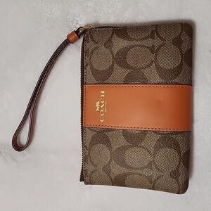NWT Coach Corner Zip Wristlet